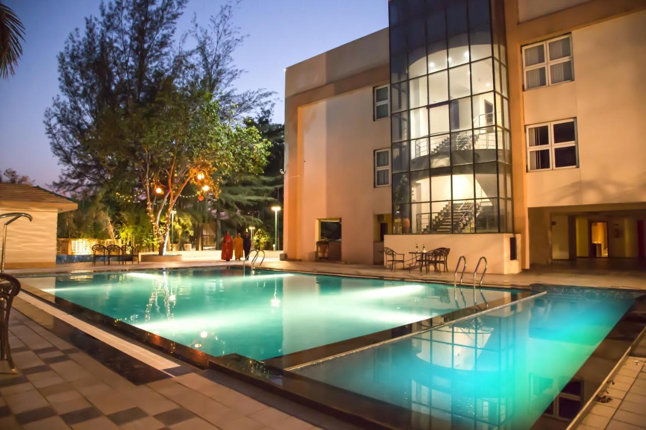7 Apple Resort Lonavla Exterior foto